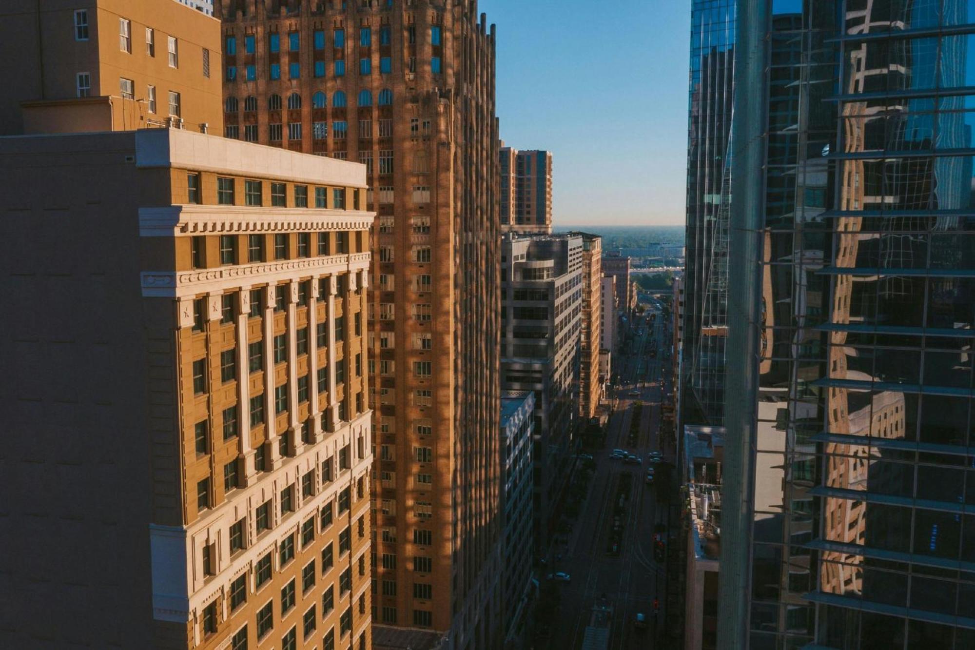 Jw Marriott Houston Downtown Hotel Exterior photo